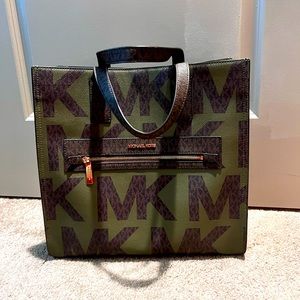 XL Michael Kors tote- Evergreen color